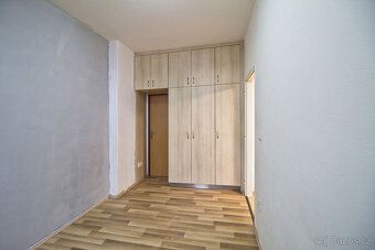 Na pronájem byt o dispozici 2+kk a podlahové ploše 42 m² v P