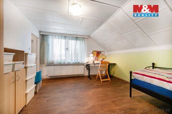 Nabízíme k prodeji prostorný rodinný dům v obci Starý Maletí