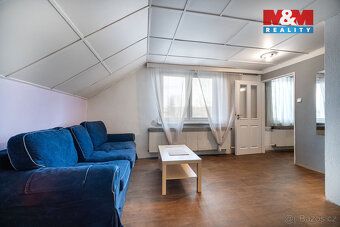 Nabízíme k prodeji prostorný rodinný dům v obci Starý Maletí