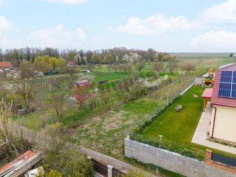 Nabízíme k prodeji slunný a rovinatý pozemek o ploše 932 m² 