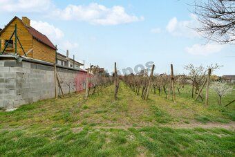 Nabízíme k prodeji slunný a rovinatý pozemek o ploše 932 m² 