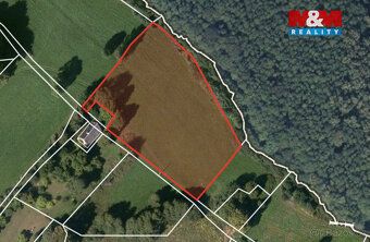 Nabízíme k prodeji rozlehlý pozemek o výměře 3000 m² v klidn
