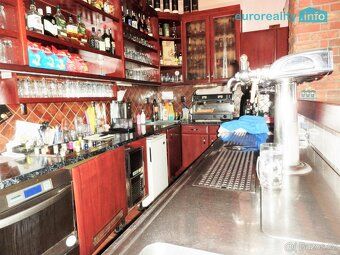 Nabízíme k pronájmu Restauraci u Sokolovny 322 m2 se zahrádk