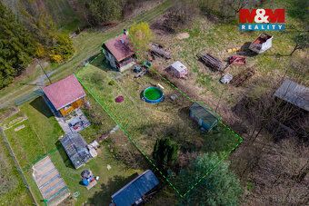 Nabízíme k prodeji zahradu 400 m2 se zděnou, podsklepenou ch