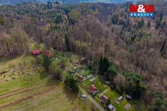 Nabízíme k prodeji zahradu 400 m2 se zděnou, podsklepenou ch