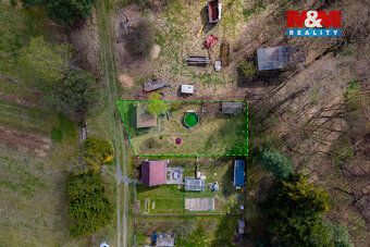 Nabízíme k prodeji zahradu 400 m2 se zděnou, podsklepenou ch