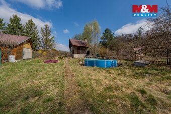 Nabízíme k prodeji zahradu 400 m2 se zděnou, podsklepenou ch