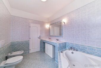 Ev.č. R2251 ID zakázky: R2251
Stylová samostatně stojící vil