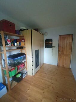 Nabízíme k prodeji velmi prostorný rodinný dům v klidné a žá