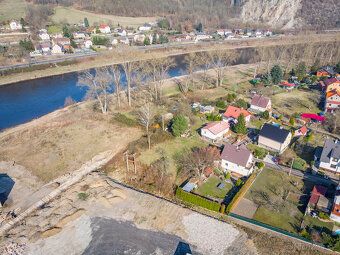 Nabízíme Vám lukrativní rovinatý pozemek ve Valtířově u Velk