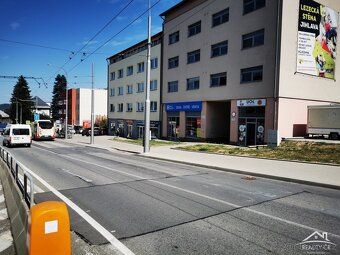 Pronájem lukrativního pozemku se stánkem 4,7m délka x 1,6m š