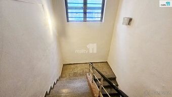 , Zprostředkuji pronájem sklepních prostor, velikosti 160 m²