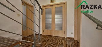 Nabízíme k prodeji prostorný rodinný dům o užitné ploše 275 