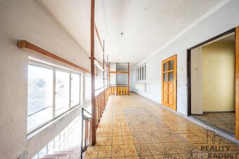 Nabízím Vám k prodeji prostorný rodinný dům 5+2, který má id