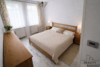 Na první pohled může dům působit nenápadně. Právě v tom ale 