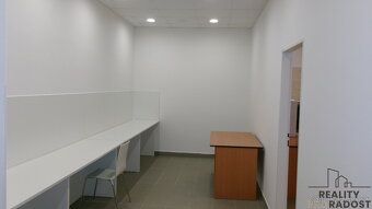 V zastoupení majitele Vám nabízíme obchodní prostor o výměře