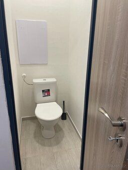 Nabízím dlouhodobý pronájem bytu 2+1, 55m2. Byt je čerstvě p