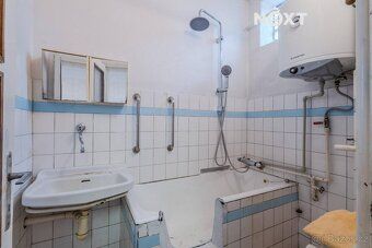 Exkluzivně Vám nabízíme ke koupi prostorný rodinný dům o dis