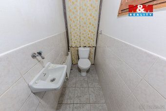 Nabízíme k prodeji samostatně stojící rodinný dům 4+1 v klid