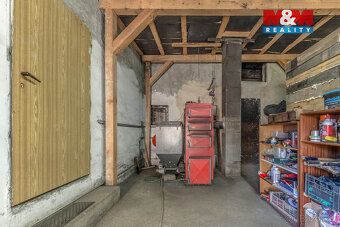 Nabízíme k prodeji samostatně stojící rodinný dům 4+1 v klid