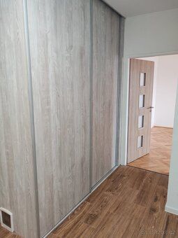 Nabízím k pronájmu pěkný, světlý byt o dispozici 2+1 ve 4. p