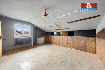 Nabízíme k prodeji rodinný dům o užitné ploše cca 200 m², kt