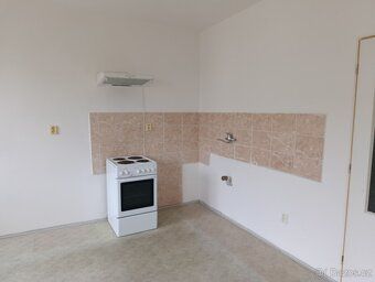 Nabízíme k prodeji byt 1+kk v cihlové budově nacházející se 