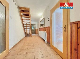 Nabízíme Vám ke koupi rodinný dům v malebné obci Cotkytle. T