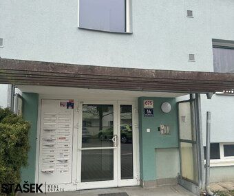 Nabízíme k pronájmu světlý, kompletně zrekonstruovaný byt o 