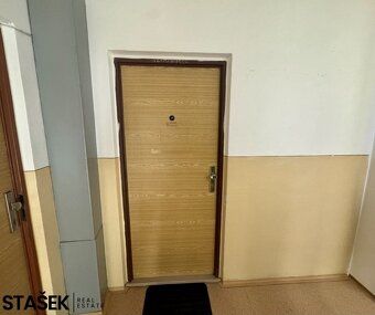 Nabízíme k pronájmu světlý, kompletně zrekonstruovaný byt o 