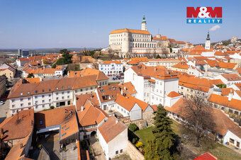 Nabízíme k prodeji dům v samotném centru Mikulova, určený ke