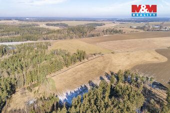 Nabízíme k prodeji rozlehlé pole o výměře 11 849 m² v katast
