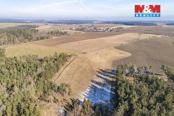 Nabízíme k prodeji rozlehlé pole o výměře 11 849 m² v katast