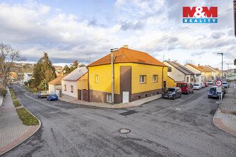 Nabízím k prodeji prostorný rodinný dům v Kladně, který je s