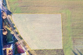 NA PRODEJ - rovinatý stavební pozemek, situovaný v klidné lo