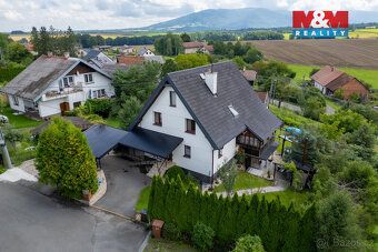 Nabízíme k prodeji prostorný rodinný dům s nádherným výhlede