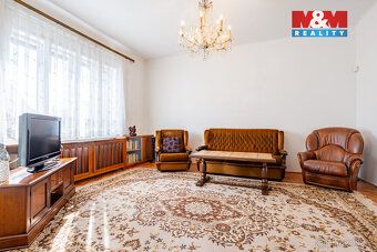 Nabízíme k prodeji samostatně stojící prvorepublikovou vilu 