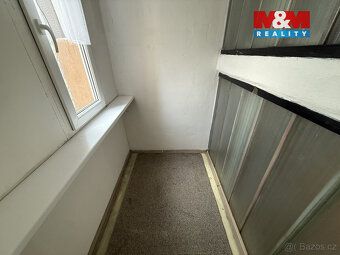 Nabízíme k pronájmu prostorný byt 3+1 o výměře 74 m² s lodži