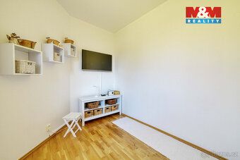Pronájem menšího bytu 2+kk v prvním patře bytového domu bez 