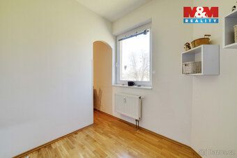 Pronájem menšího bytu 2+kk v prvním patře bytového domu bez 