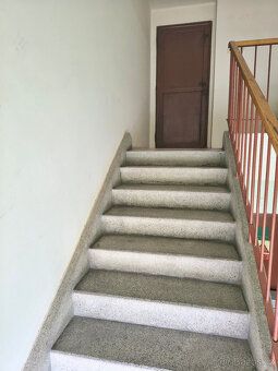 Nabízíme ke koupi prostorný byt o dispozici 3+1 v obci Králo
