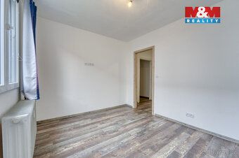 Nabízíme k pronájmu světlý a prostorný byt o dispozici 4+1 a