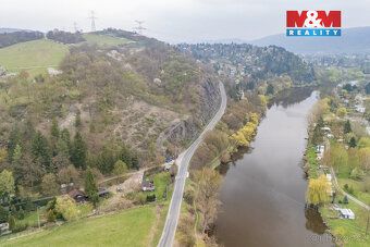 Nabízíme k pronájmu útulnou dřevěnou chatu v klidné části ob