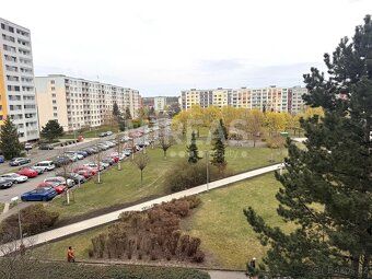 Nabízíme Vám k pronájmu prostorný byt s dispozicí 3+1 + 2 lo