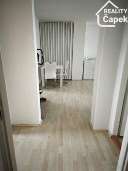 Nabízím Vám k pronájmu prostorný byt 2+1 na ulici Korunní, O