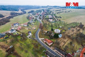 Máme pro vás rodinný dům 4+1 v obci Lipová. Výhodou domu je,
