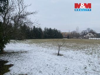 Prodej atraktivního pozemku o rozloze 9489 m² v klidné části