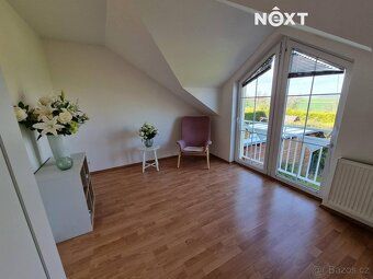 Pronájem patrového rodinného domu s terasou, zahradou a park