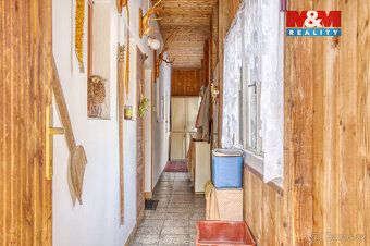 Nabízíme k prodeji jedinečnou chalupu o užitné ploše 240 m²,