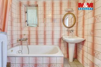 Nabízíme k prodeji jedinečnou chalupu o užitné ploše 240 m²,